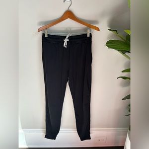 Vuori Performance Jogger small *28 inch inseam*